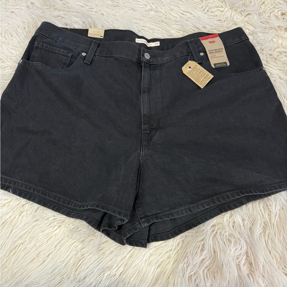 Levi’s HIGH WAISTED MOM WOMEN'S SHORTS (PLUS SIZE)
22W 26W wonderful black NWT - Picture 3 of 12